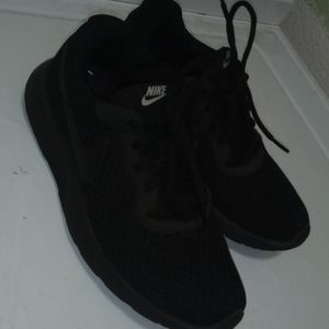 Black Nike Shoes